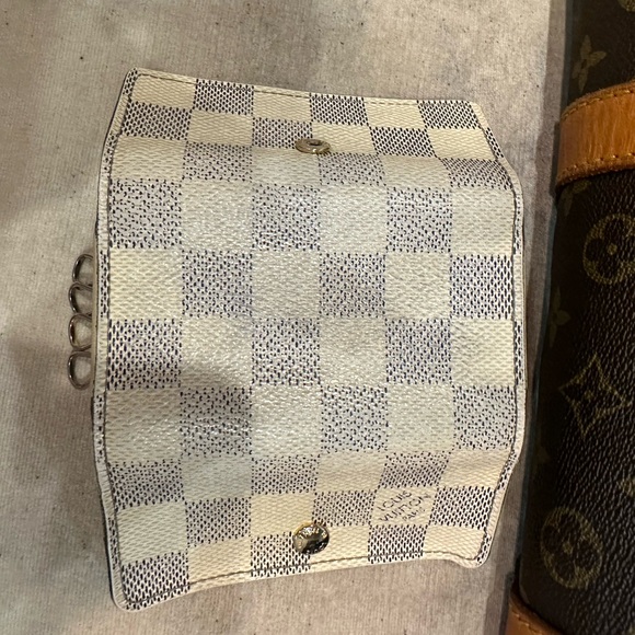 Louis Vuitton 4 key holder - Picture 2 of 8
